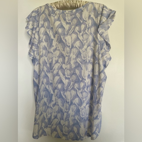 Gap Designed and Crafted Flutter Sleeve Tee EUC - Picture 2 of 4